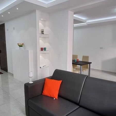 Seaview 2 Double Bedroom Modern Apartment เซนต์พอลส์เบย์ ภายนอก รูปภาพ