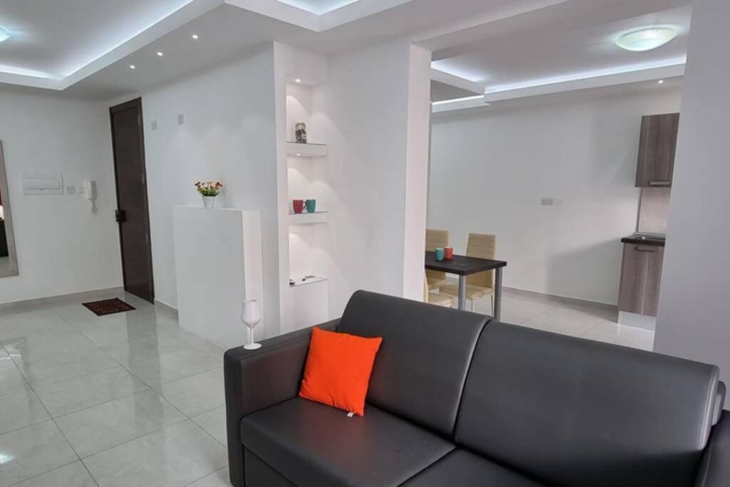 Seaview 2 Double Bedroom Modern Apartment เซนต์พอลส์เบย์ ภายนอก รูปภาพ